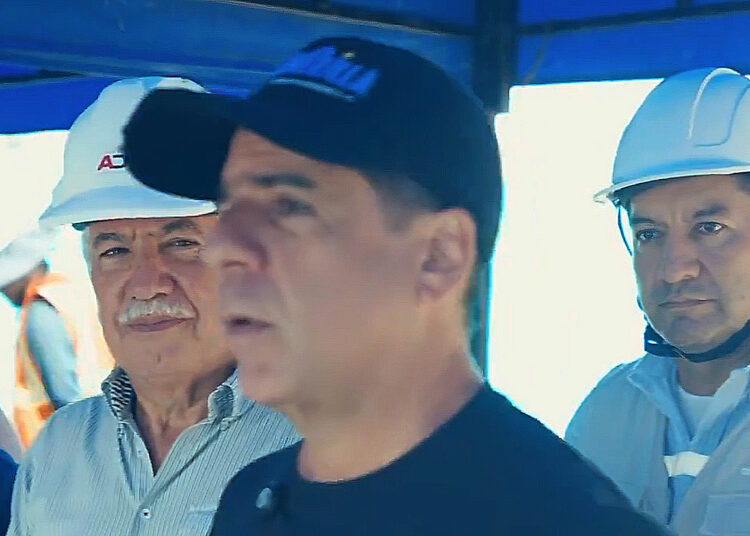 «Un pilote, una viga…»: Alex Char solicita acelerar las obras para mejorar la movilidad en Alameda del Río