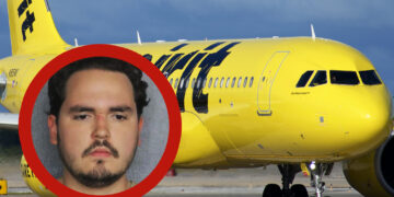 Barranquillero bajado del avión en Florida y preso por “armar el zaperoco” en pleno vuelo